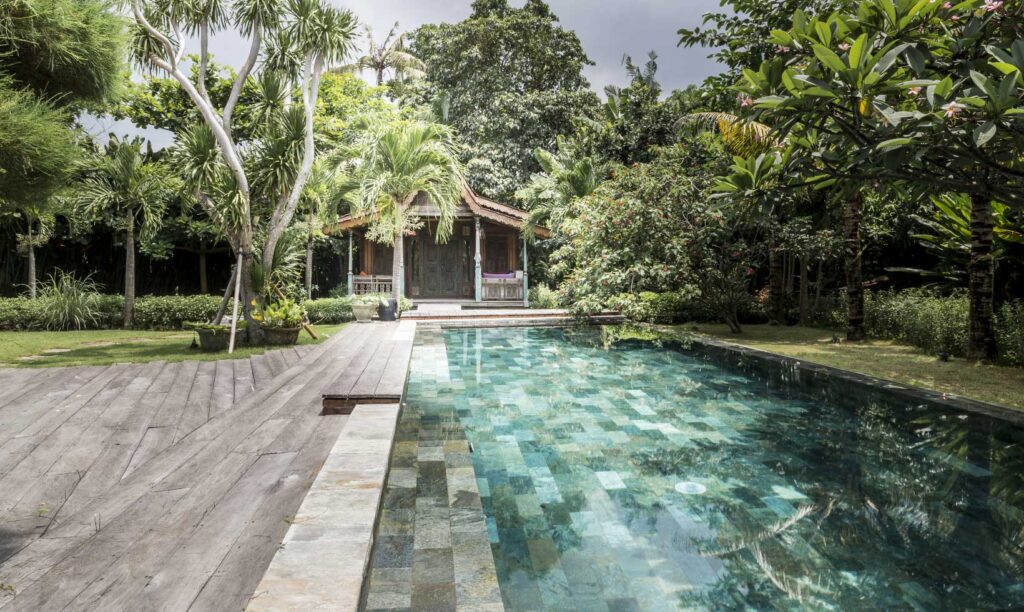 Garden Bungalow bedroom over the swimming pool